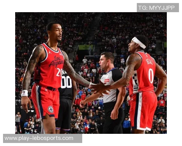 太阳队与快船队激战正酣谁能在西部赛季争夺中笑到最后